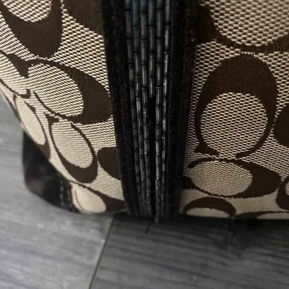 COACH Signature C Bead Tote (L) - Picture 5 of 11